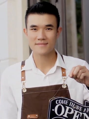 A student from the Australian Pacific College working - Miguel