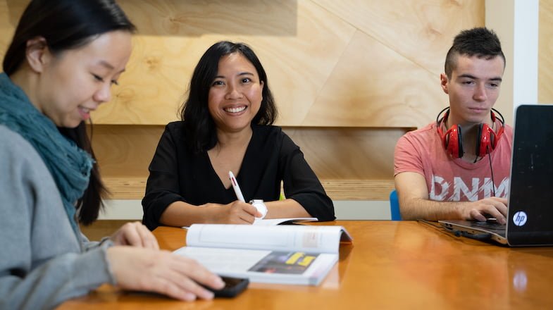 Australian Pacific College and English Unlimited students studying